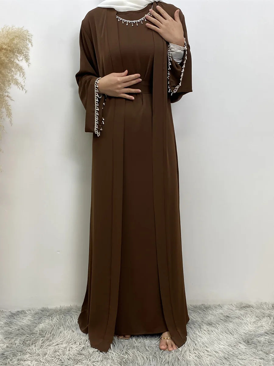 Ensemble Abaya Deux Pièces avec Robe, Ceinture en Chaîne de Diamants Libre, Kimono Sans Manches, Robe Intérieure – Tenue Islamique pour Femmes – Parfaite pour Eid et Ramadan - Muslim Essentials