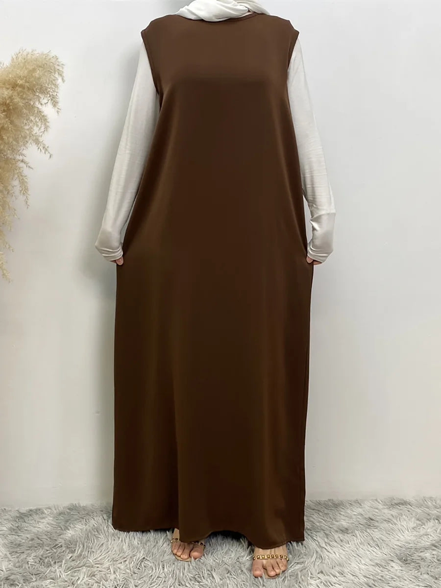 Ensemble Abaya Deux Pièces avec Robe, Ceinture en Chaîne de Diamants Libre, Kimono Sans Manches, Robe Intérieure – Tenue Islamique pour Femmes – Parfaite pour Eid et Ramadan - Muslim Essentials
