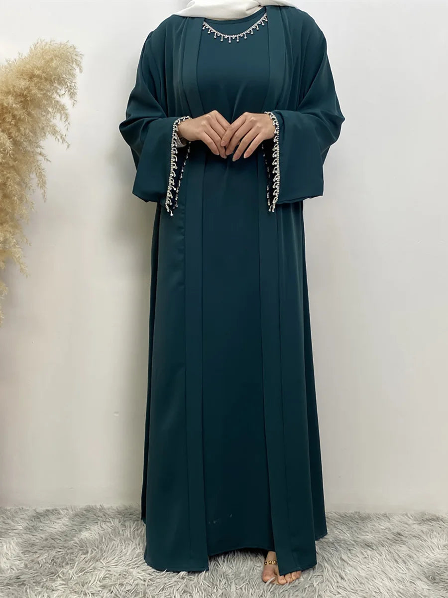 Ensemble Abaya Deux Pièces avec Robe, Ceinture en Chaîne de Diamants Libre, Kimono Sans Manches, Robe Intérieure – Tenue Islamique pour Femmes – Parfaite pour Eid et Ramadan - Muslim Essentials