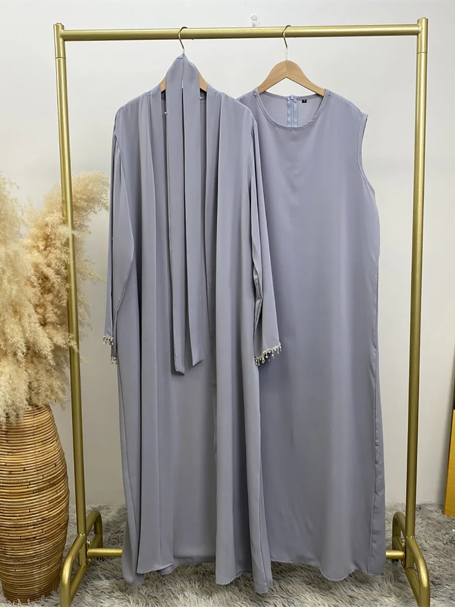 Ensemble Abaya Deux Pièces avec Robe, Ceinture en Chaîne de Diamants Libre, Kimono Sans Manches, Robe Intérieure – Tenue Islamique pour Femmes – Parfaite pour Eid et Ramadan - Muslim Essentials