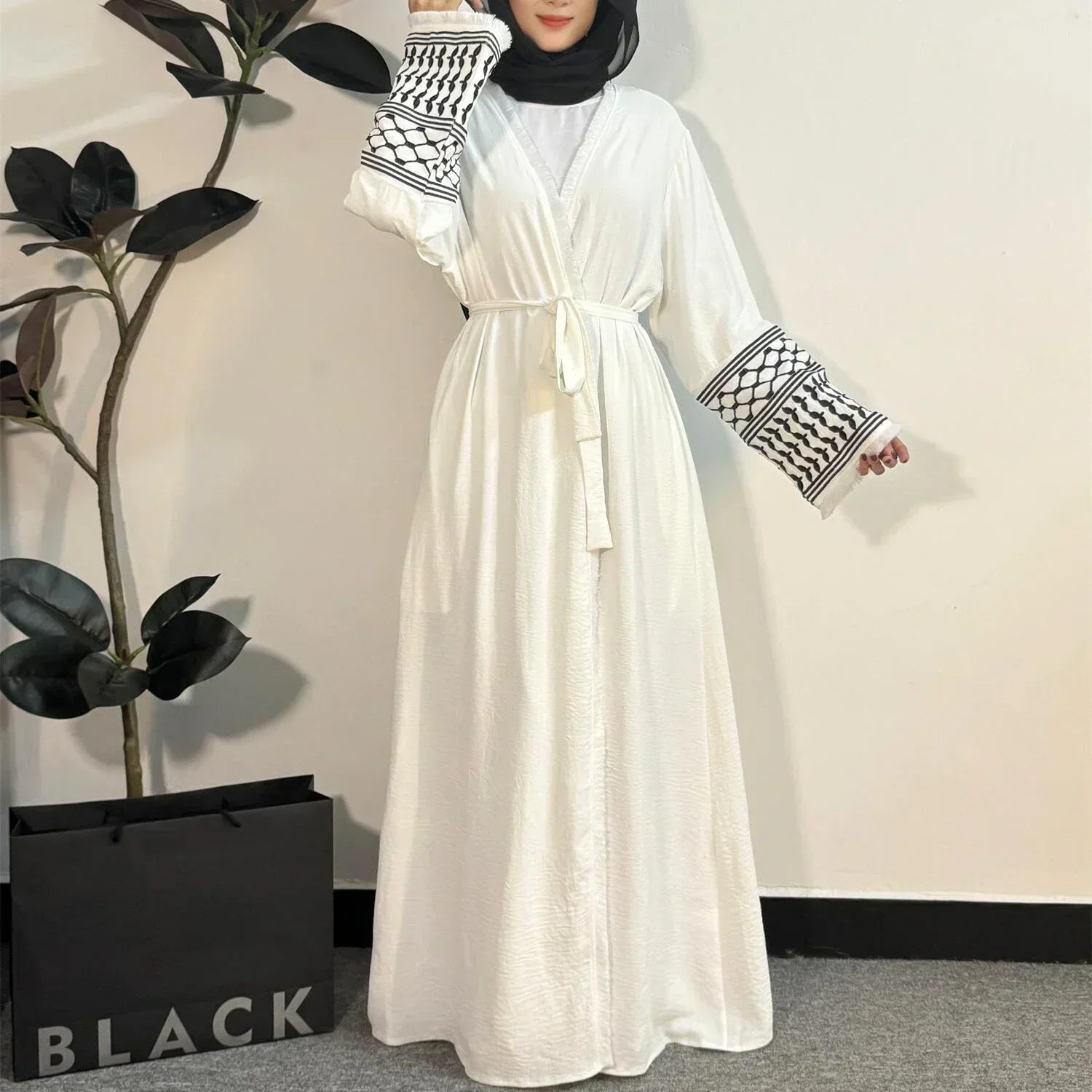 Abaya Ouverte Frontale à Manches Longues avec Broderie à Franges – Robe Maxi Islamique Élégante pour Femmes Modestes - Muslim Essentials