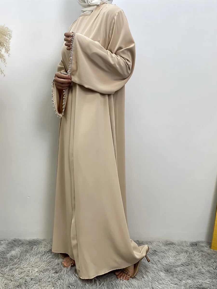 Ensemble Abaya Deux Pièces avec Robe, Ceinture en Chaîne de Diamants Libre, Kimono Sans Manches, Robe Intérieure – Tenue Islamique pour Femmes – Parfaite pour Eid et Ramadan - Muslim Essentials