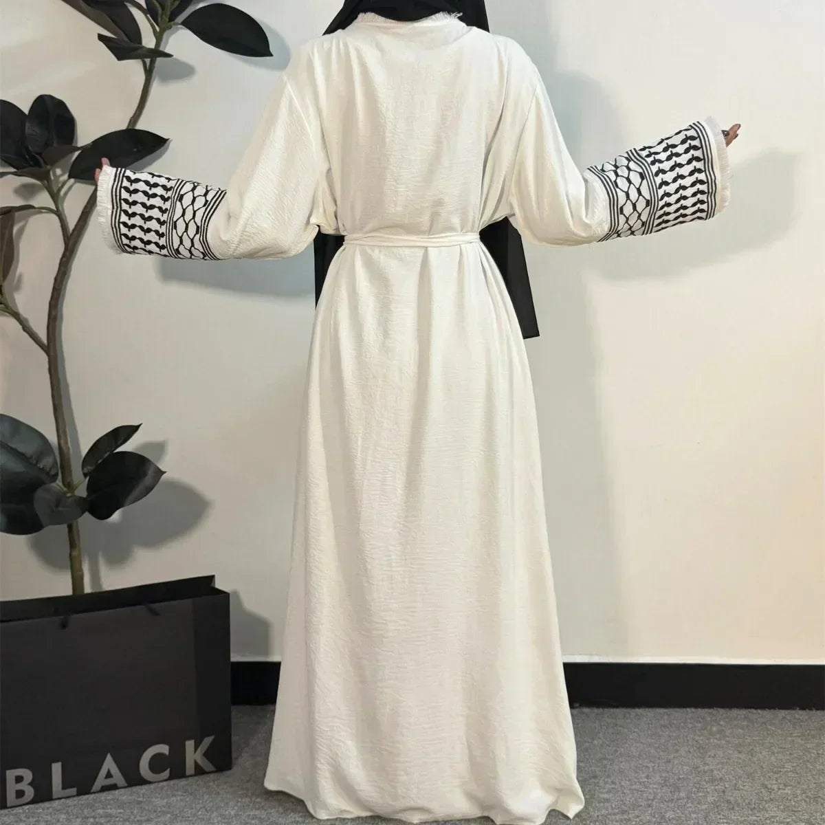 Abaya Ouverte Frontale à Manches Longues avec Broderie à Franges – Robe Maxi Islamique Élégante pour Femmes Modestes - Muslim Essentials