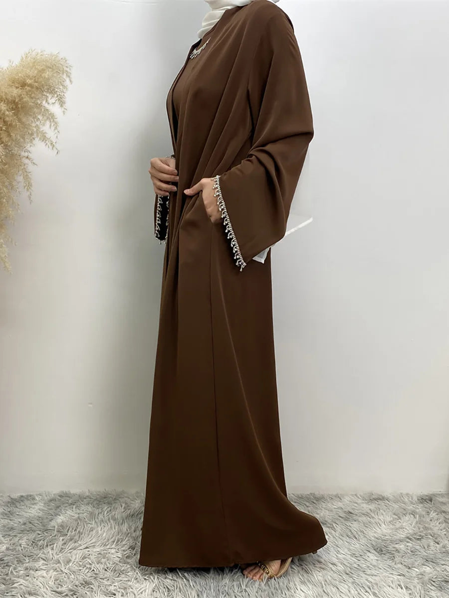 Ensemble Abaya Deux Pièces avec Robe, Ceinture en Chaîne de Diamants Libre, Kimono Sans Manches, Robe Intérieure – Tenue Islamique pour Femmes – Parfaite pour Eid et Ramadan - Muslim Essentials