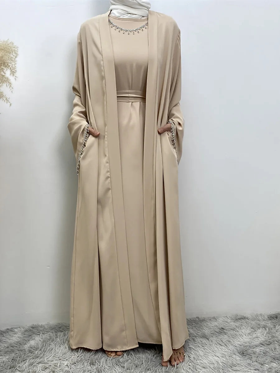 Ensemble Abaya Deux Pièces avec Robe, Ceinture en Chaîne de Diamants Libre, Kimono Sans Manches, Robe Intérieure – Tenue Islamique pour Femmes – Parfaite pour Eid et Ramadan - Muslim Essentials