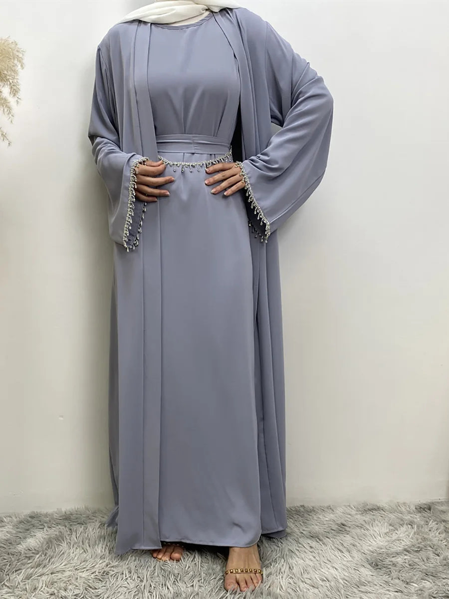Ensemble Abaya Deux Pièces avec Robe, Ceinture en Chaîne de Diamants Libre, Kimono Sans Manches, Robe Intérieure – Tenue Islamique pour Femmes – Parfaite pour Eid et Ramadan - Muslim Essentials