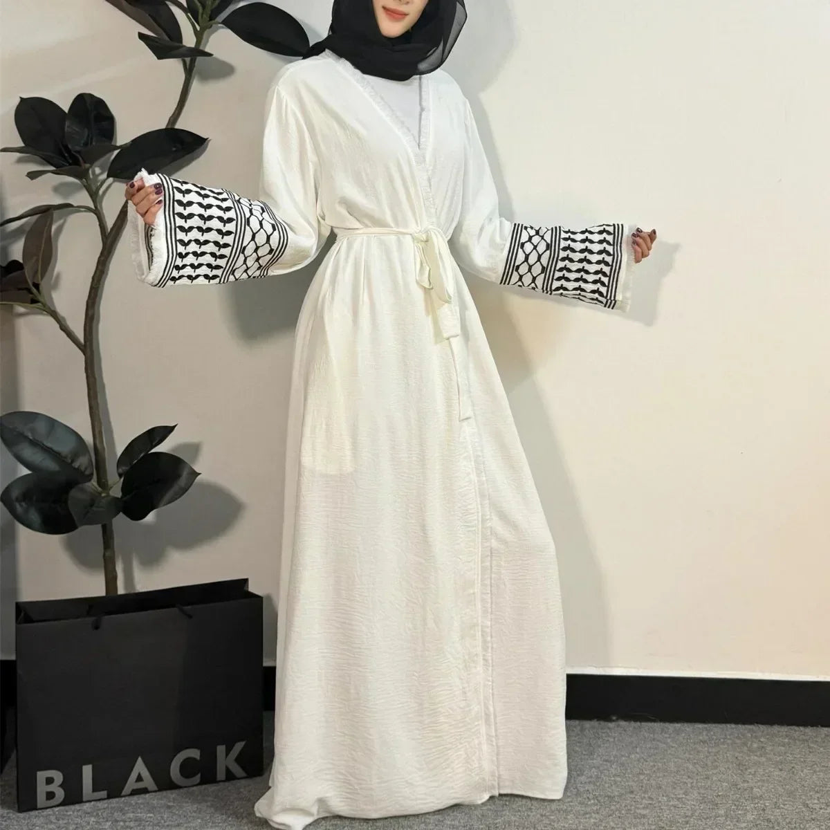 Abaya Ouverte Frontale à Manches Longues avec Broderie à Franges – Robe Maxi Islamique Élégante pour Femmes Modestes - Muslim Essentials