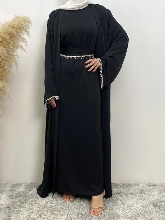 Ensemble Abaya Deux Pièces avec Robe, Ceinture en Chaîne de Diamants Libre, Kimono Sans Manches, Robe Intérieure – Tenue Islamique pour Femmes – Parfaite pour Eid et Ramadan - Muslim Essentials