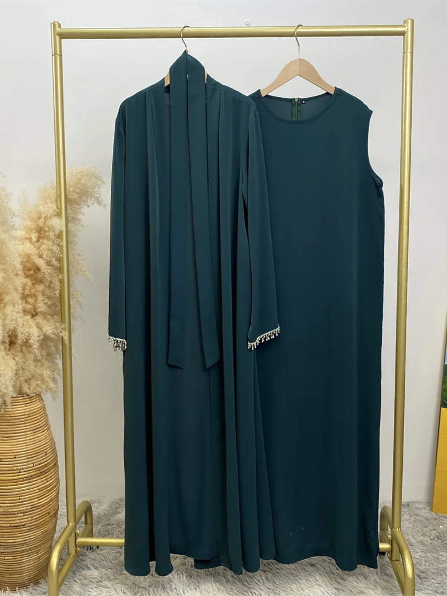 Ensemble Abaya Deux Pièces avec Robe, Ceinture en Chaîne de Diamants Libre, Kimono Sans Manches, Robe Intérieure – Tenue Islamique pour Femmes – Parfaite pour Eid et Ramadan - Muslim Essentials