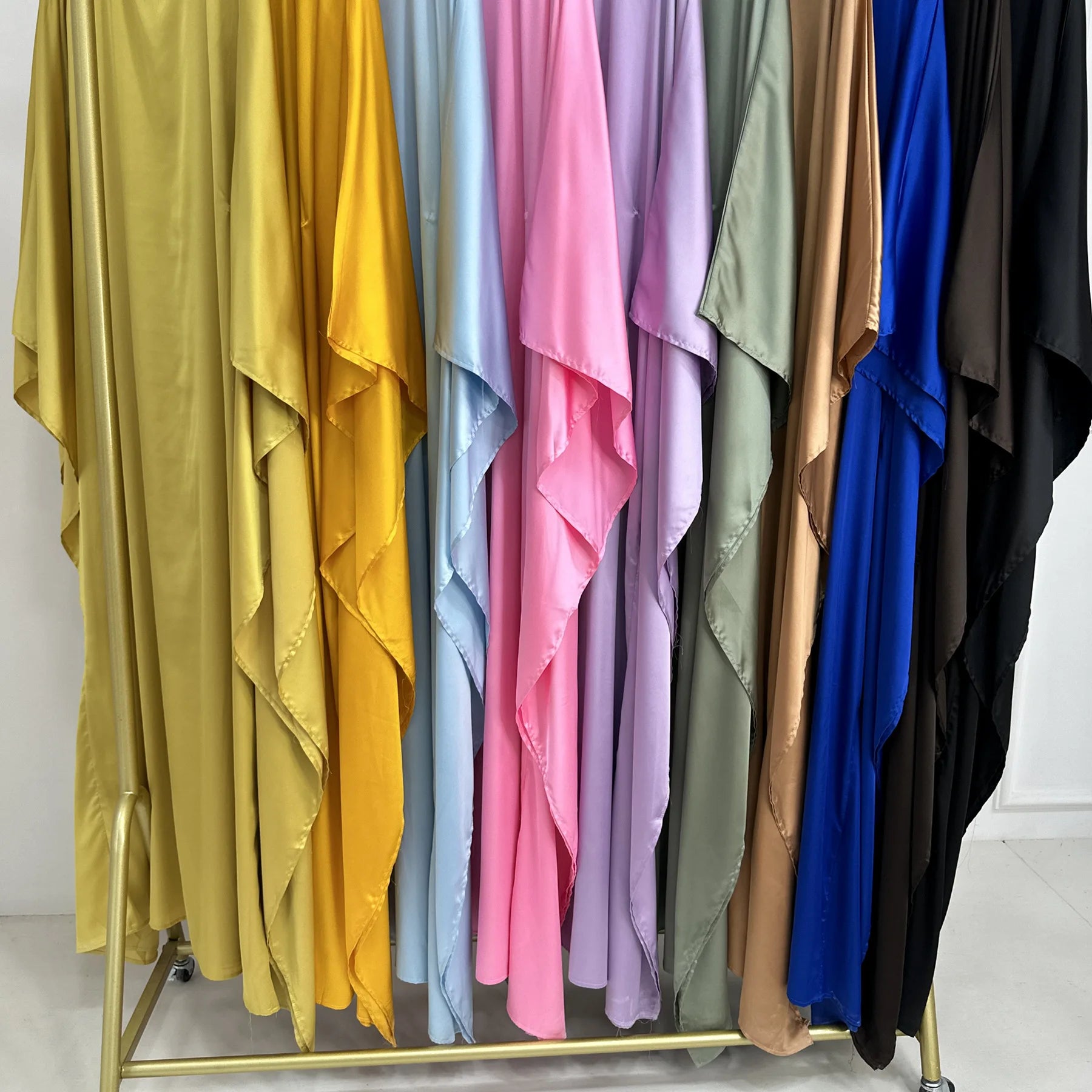 Abaya Élégance Suprême – Confort & Raffinement en Satin - Muslim Essentials
