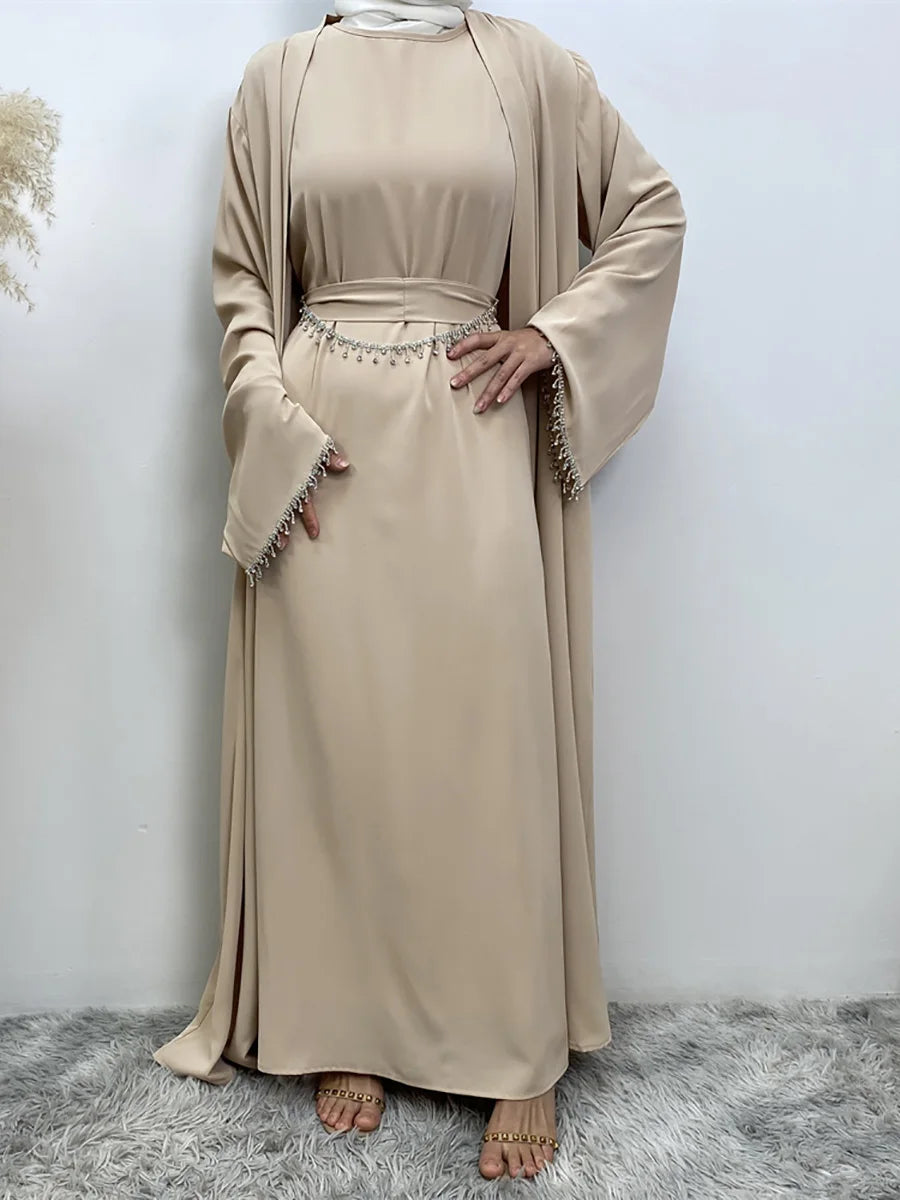 Ensemble Abaya Deux Pièces avec Robe, Ceinture en Chaîne de Diamants Libre, Kimono Sans Manches, Robe Intérieure – Tenue Islamique pour Femmes – Parfaite pour Eid et Ramadan - Muslim Essentials