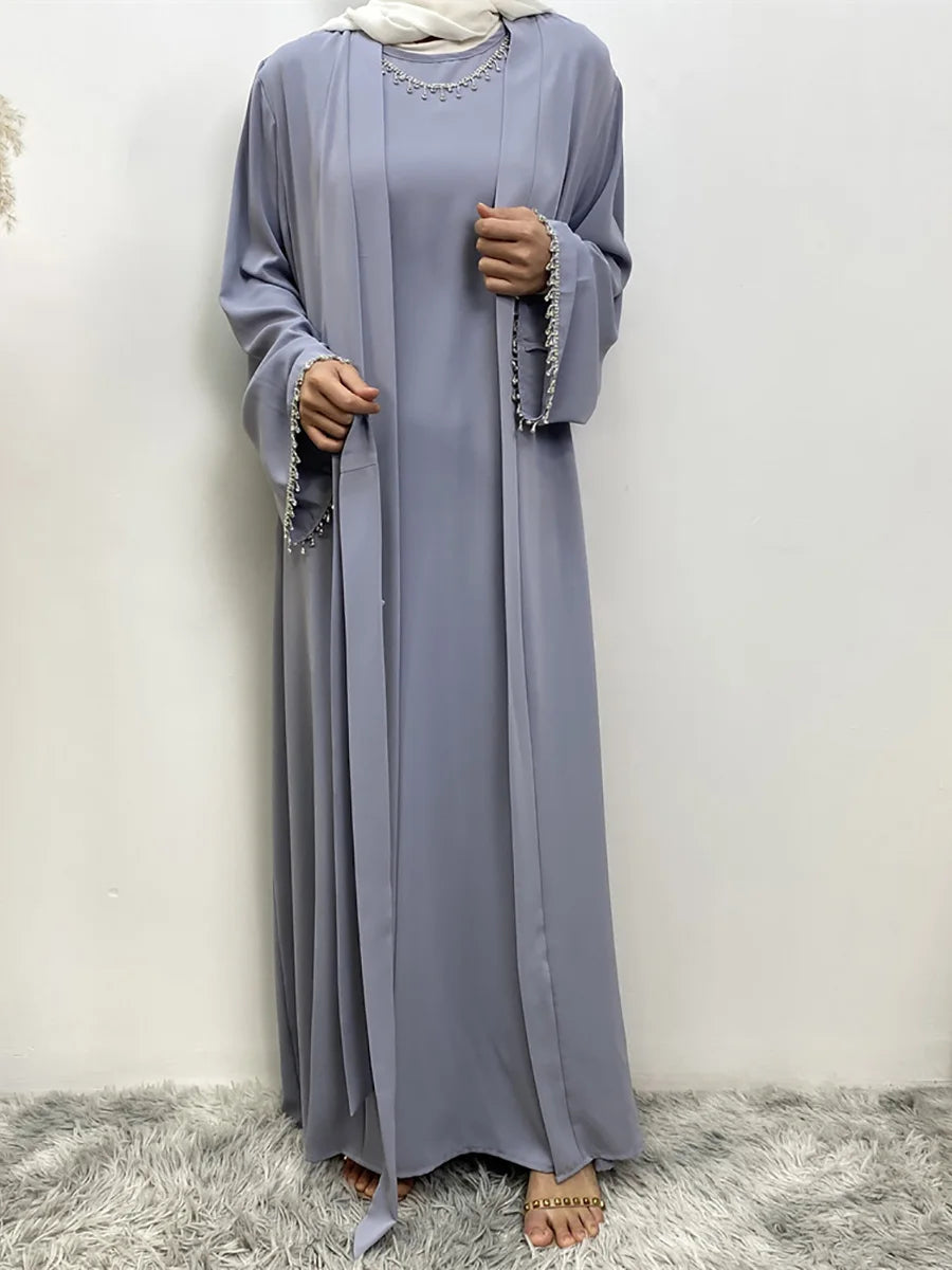 Ensemble Abaya Deux Pièces avec Robe, Ceinture en Chaîne de Diamants Libre, Kimono Sans Manches, Robe Intérieure – Tenue Islamique pour Femmes – Parfaite pour Eid et Ramadan - Muslim Essentials