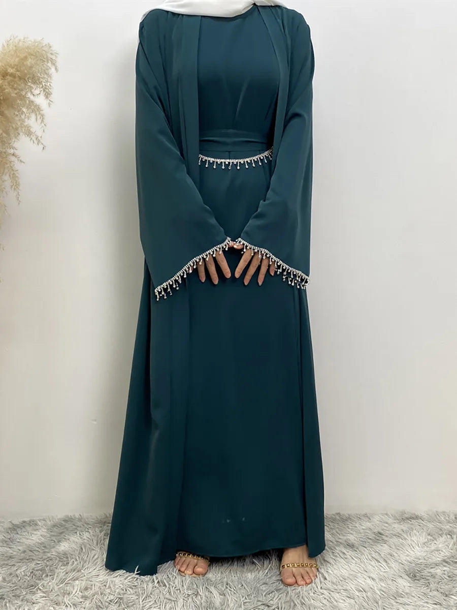 Ensemble Abaya Deux Pièces avec Robe, Ceinture en Chaîne de Diamants Libre, Kimono Sans Manches, Robe Intérieure – Tenue Islamique pour Femmes – Parfaite pour Eid et Ramadan - Muslim Essentials